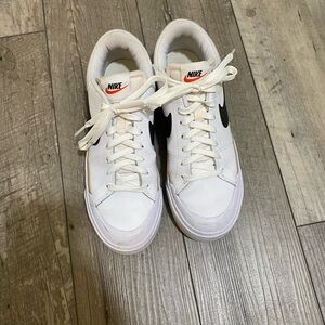 Nike Court Legacy Lift